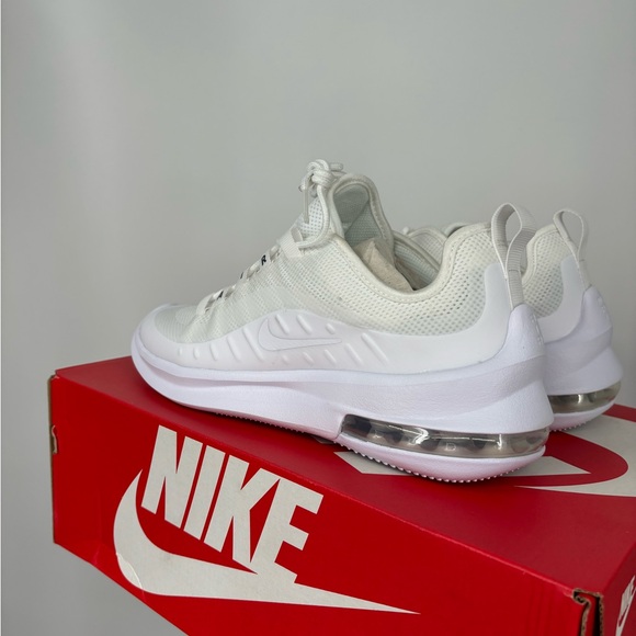 Nike Women’s Nike Air Max Axis Triple White Size 8.5 - Picture 3 of 4